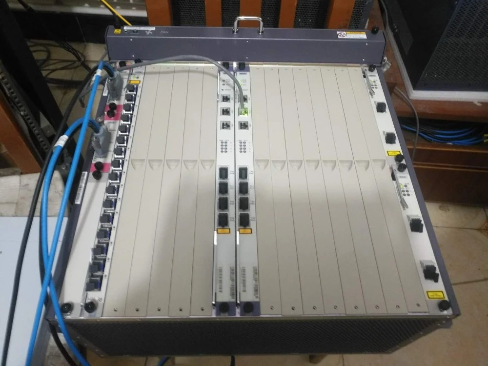 100% New  Original 19inch HUAWEI Gpon And Epon Olt MA5680T OLT Fiber Optic Equipment With 1 And 2 SCUN 1 And 2 GICF 1 PRTE